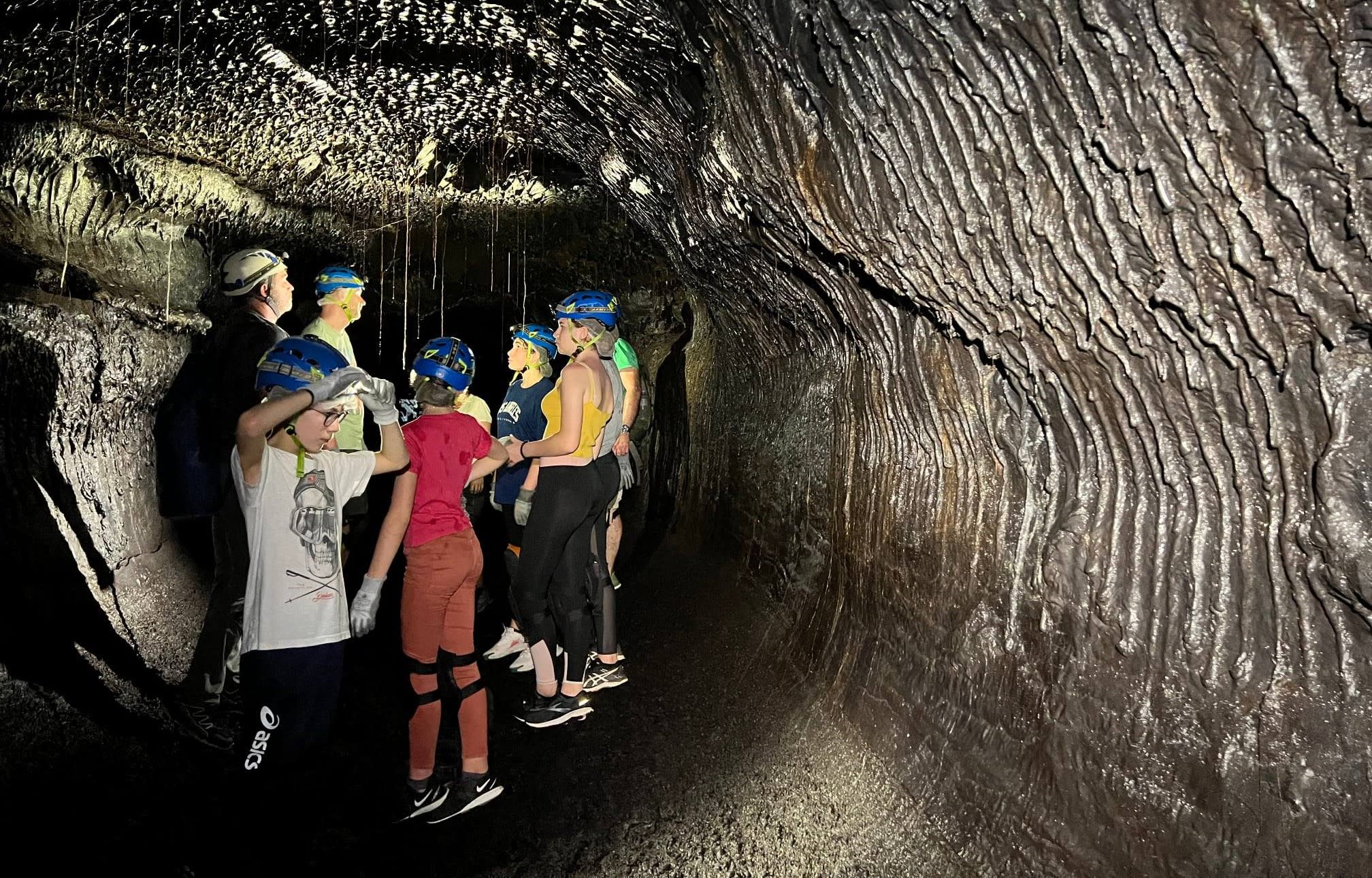 spéléologie dans les tunnels de lave du Piton de la Fournaise