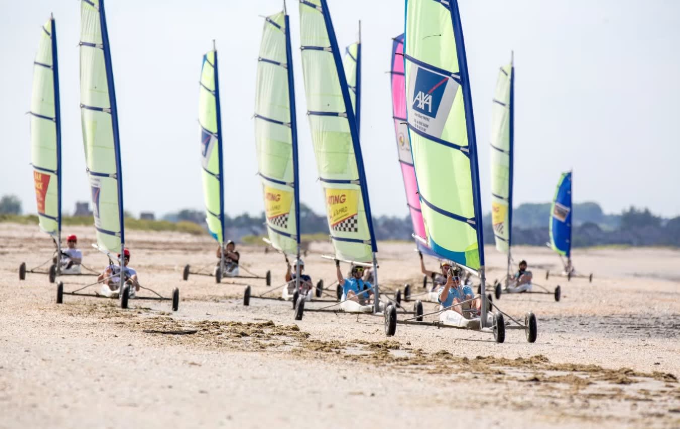 Team building en un yate de arena cerca del Mont Saint Michel