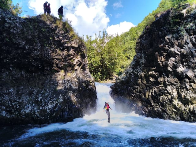 Randonnée aquatique dans la rivière des Roches