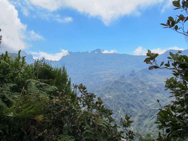 Randonnée aux Makes le long des remparts de Cilaos
