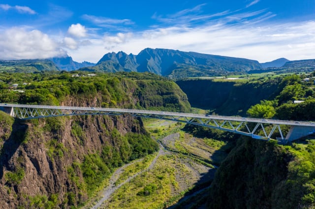 Saut à l'élastique du pont du Bras de la Plaine