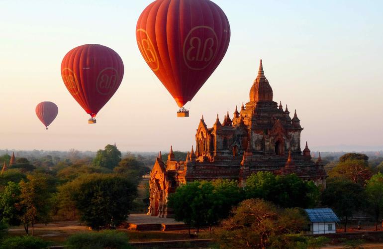  Heißluftballonfahrt in Bagan (Burma)