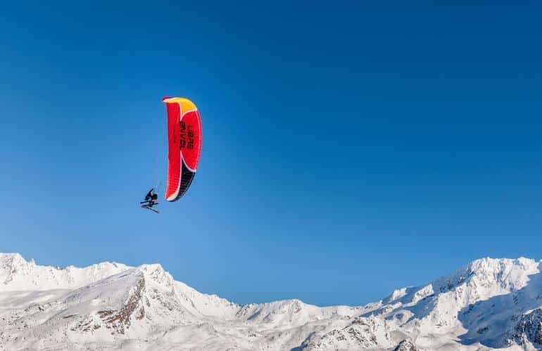 Winter-Tandem-Gleitschirmfliegen über Val Thorens