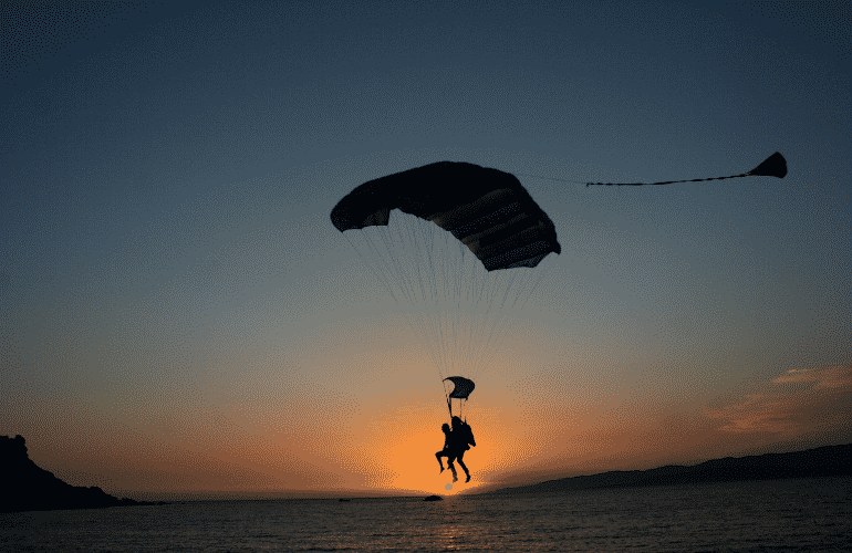 Atterissage en parachute tandem sur la plage de Propriano