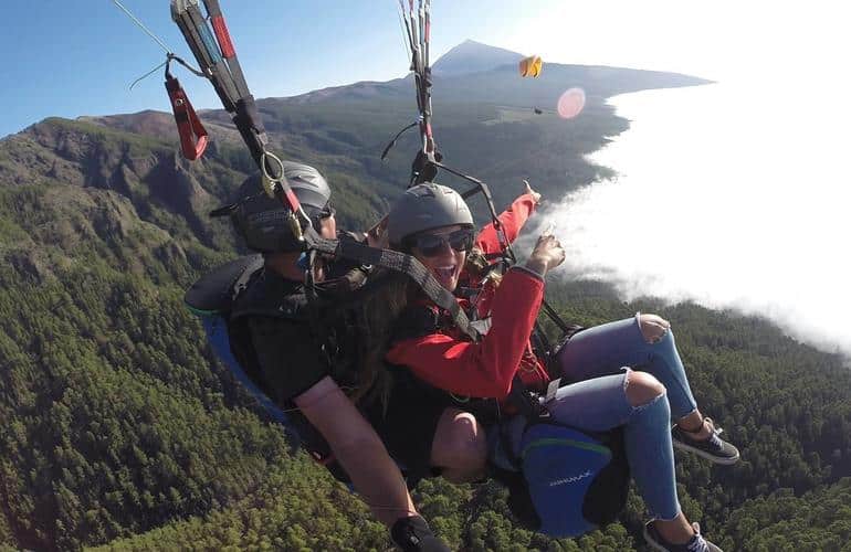 Equipo para un vuelo en parapente biplaza