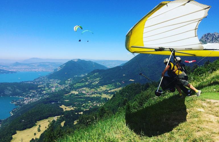 What's the Difference Between Paragliding and Hang Gliding? Discover