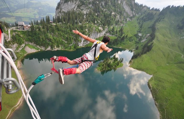 Saut à l'élastique Interlaken Suisse