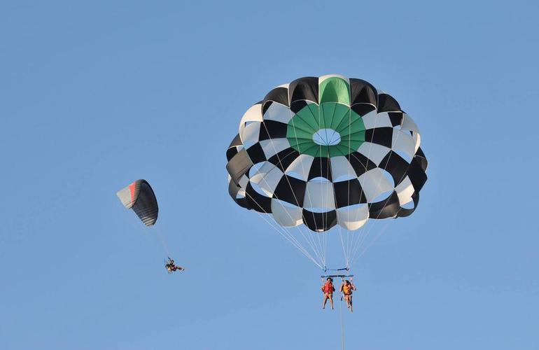 Parachute ascensionnel Santorin Grèce