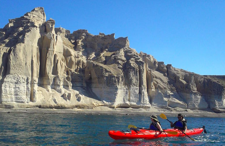 Kayak de mar en Santorini