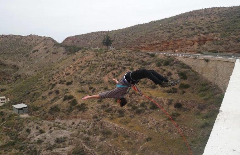 Seilschwingen aus 35 Metern Höhe in Gador, Almeria