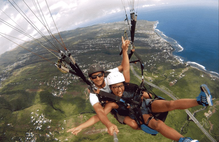 Gleitschirmfliegen auf der Insel Reunion