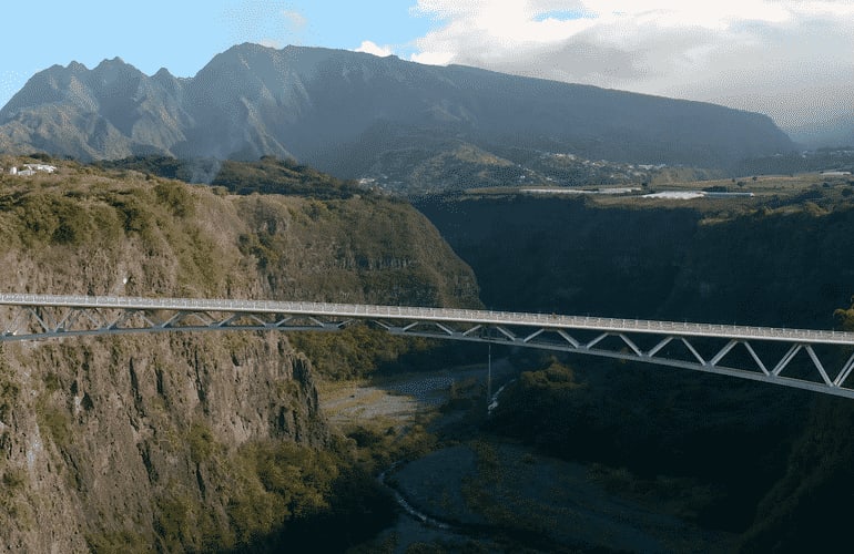 Saut à l'élastique du pont du Bras de la Plaine