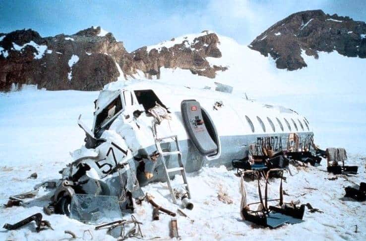 Accidente de avión en la película Alive 