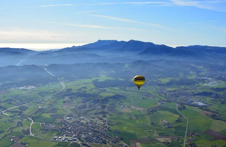 Heißluftballon in der Nähe von Barcelona, Spanien