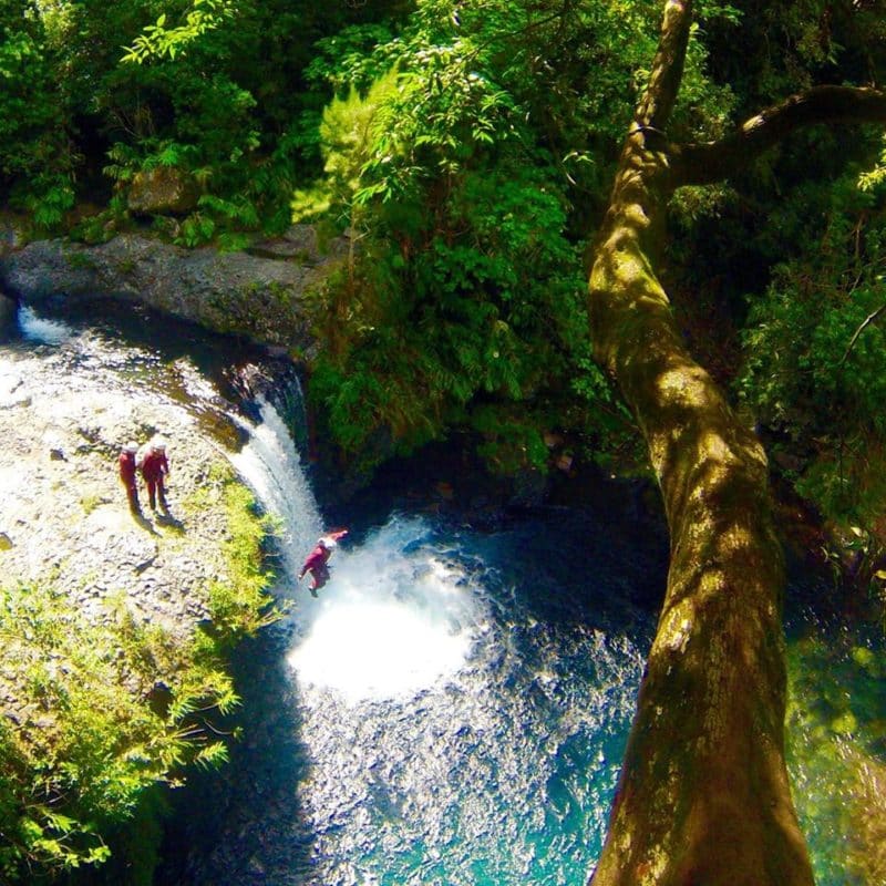 Canyoning-Sprung Insel Reunion