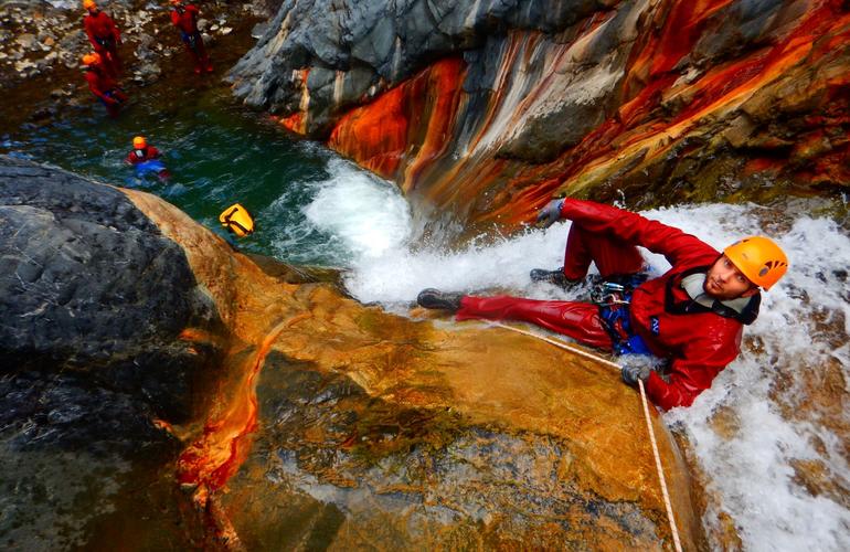 Spelaion Brasil - Novos Longes para Canyoning - DUAL CANYON GUIDE