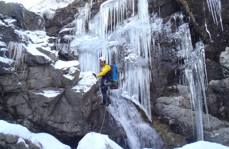 Barranquismo invernal Valle de Gourcy Ossau