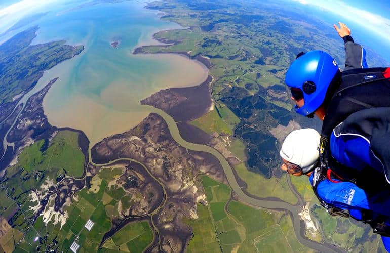 skydiving in auckland