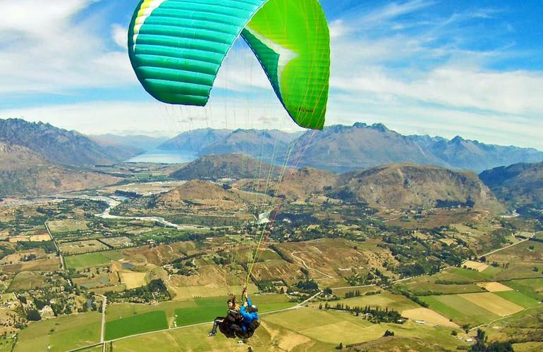 Paragliding in Queenstown, New Zealand