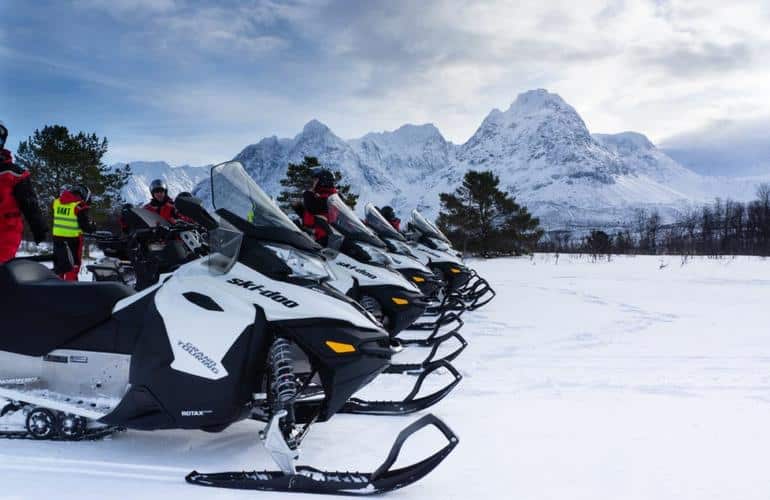 Excursion en motoneige aux Alpes de Lyngen