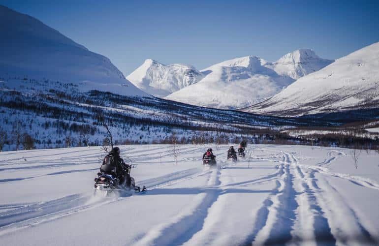 Schneemobilfahren in Camp Tamok