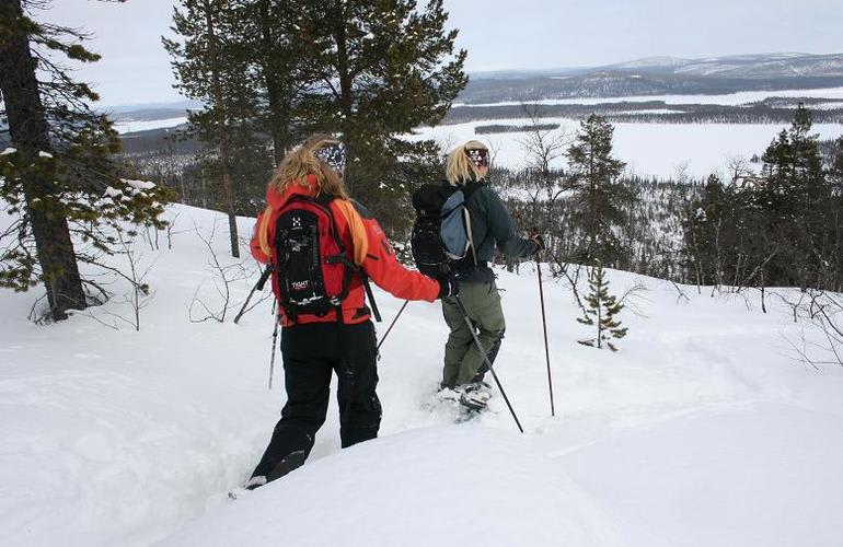 Schneeschuhwanderung auf dem Berg Kurravaara