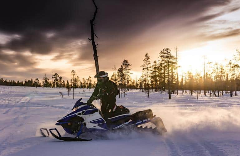 snowmobiling in kiruna