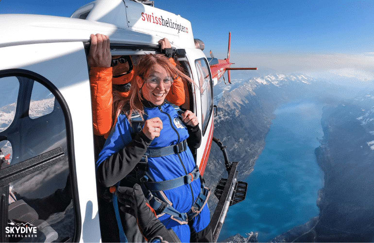 Saut en parachute depuis l'hélicoptère au-dessus d'Interlaken