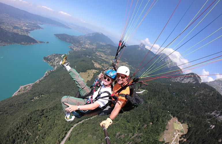 Paragliding tandem flight with Flyeo