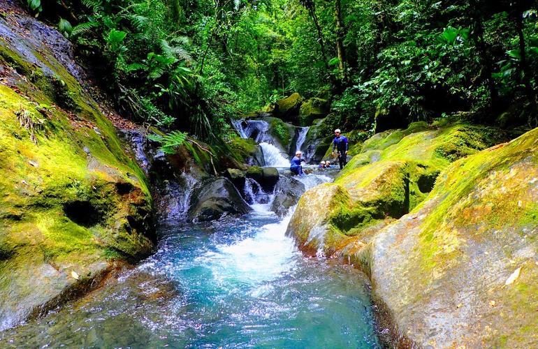 Barranquismo de Ravine Chaude en Basse-Terre