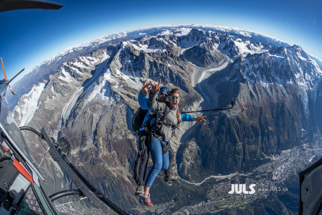 Fallschirmspringen über dem Mont Blanc