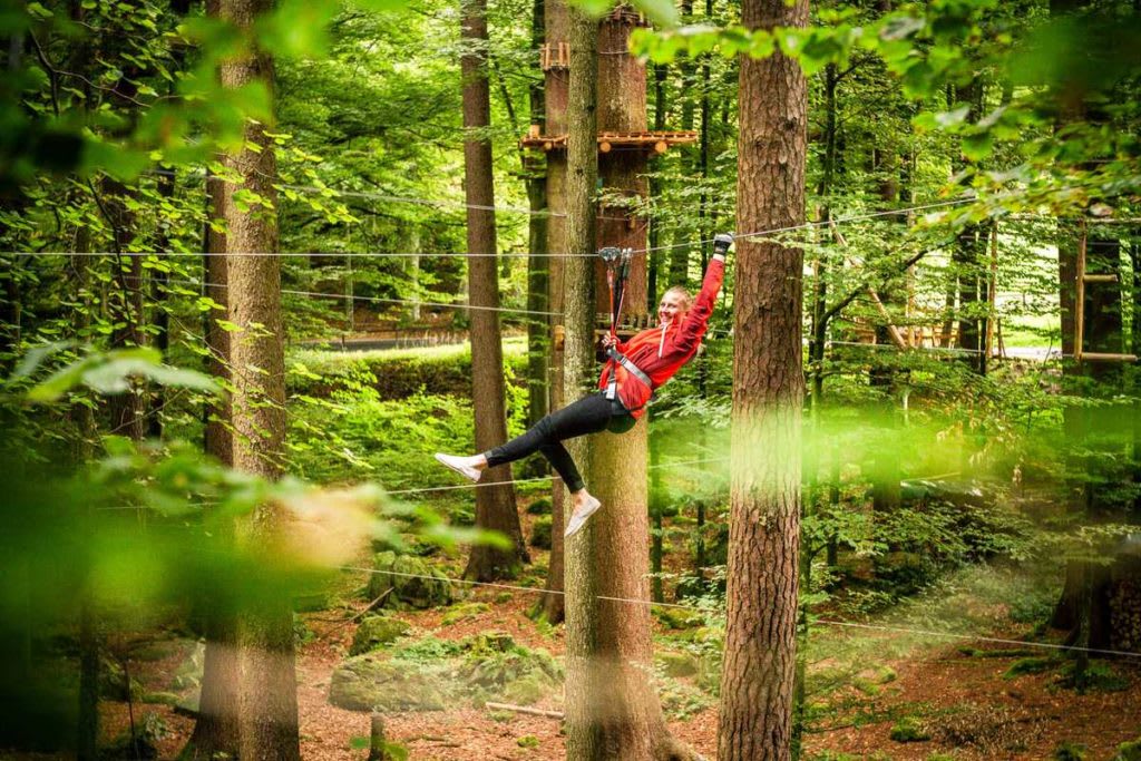 Ziplining im Aventure Park in Interlaken