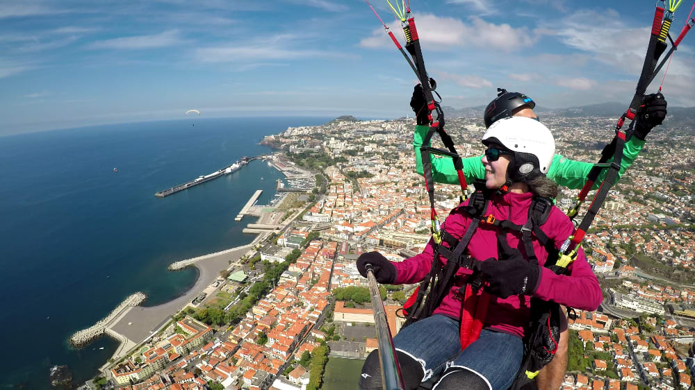 Gleitschirmfliegen inFunchal, Madeira