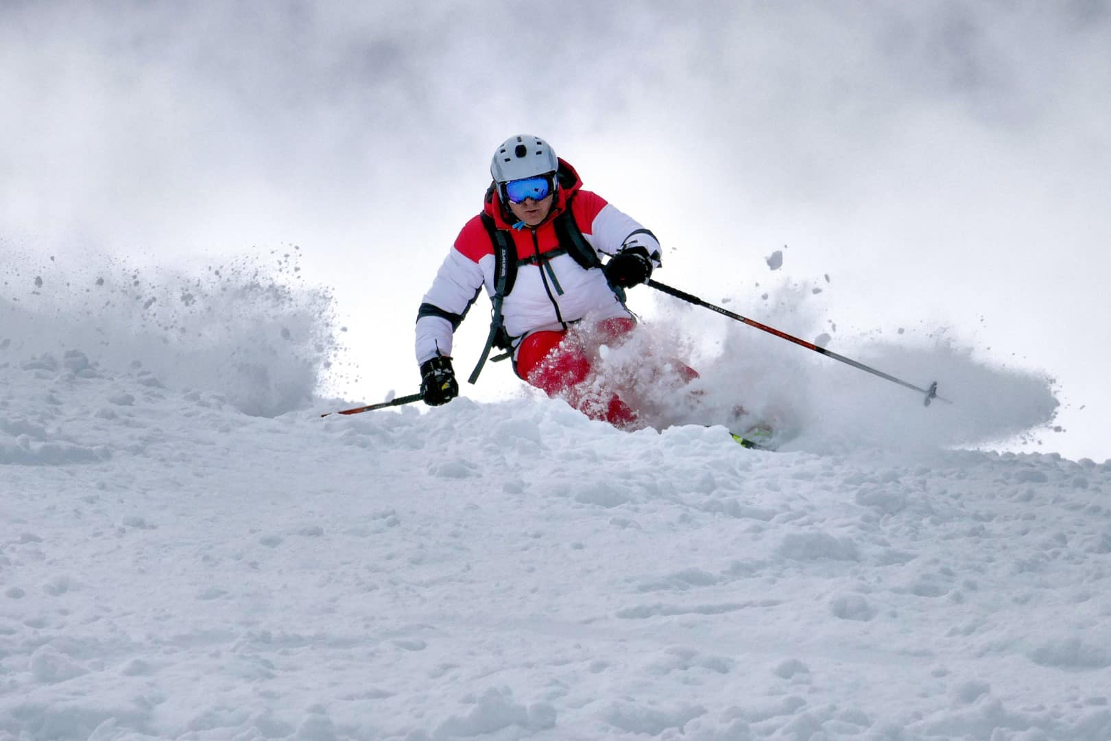 Piste vs. off-piste skiing