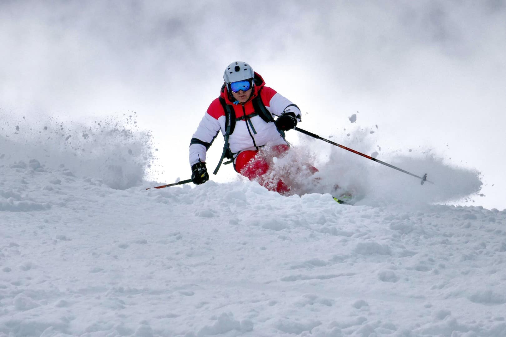 Ski touring or off-piste skiing with a guide