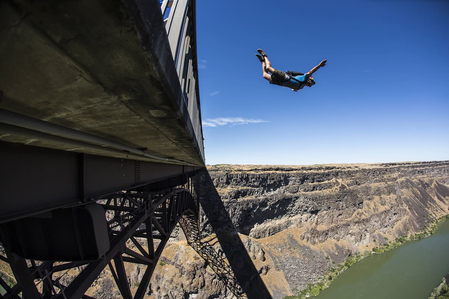 Base jump - Red bull content pull