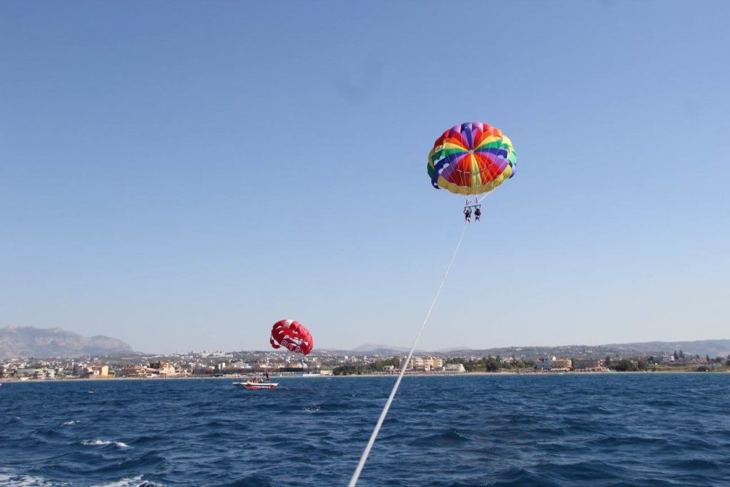 parasailing in Heraklion 