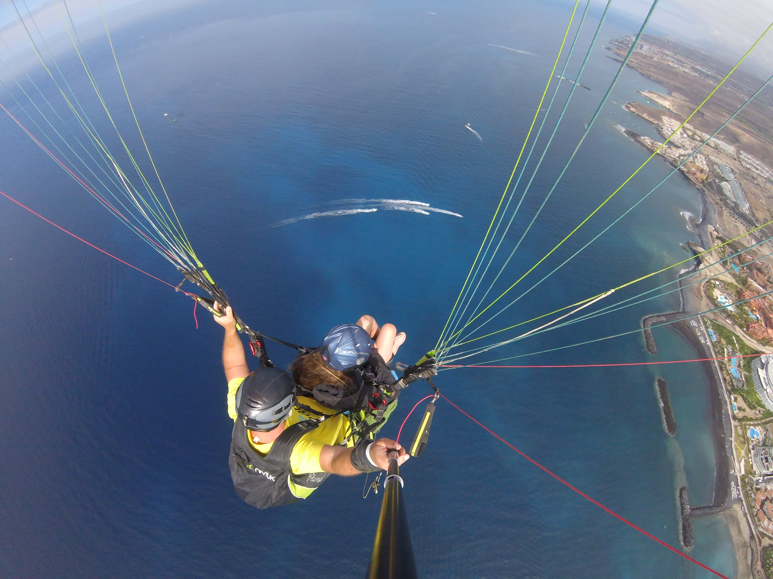 Gleitschirmfliegen auf Teneriffa, Spanien