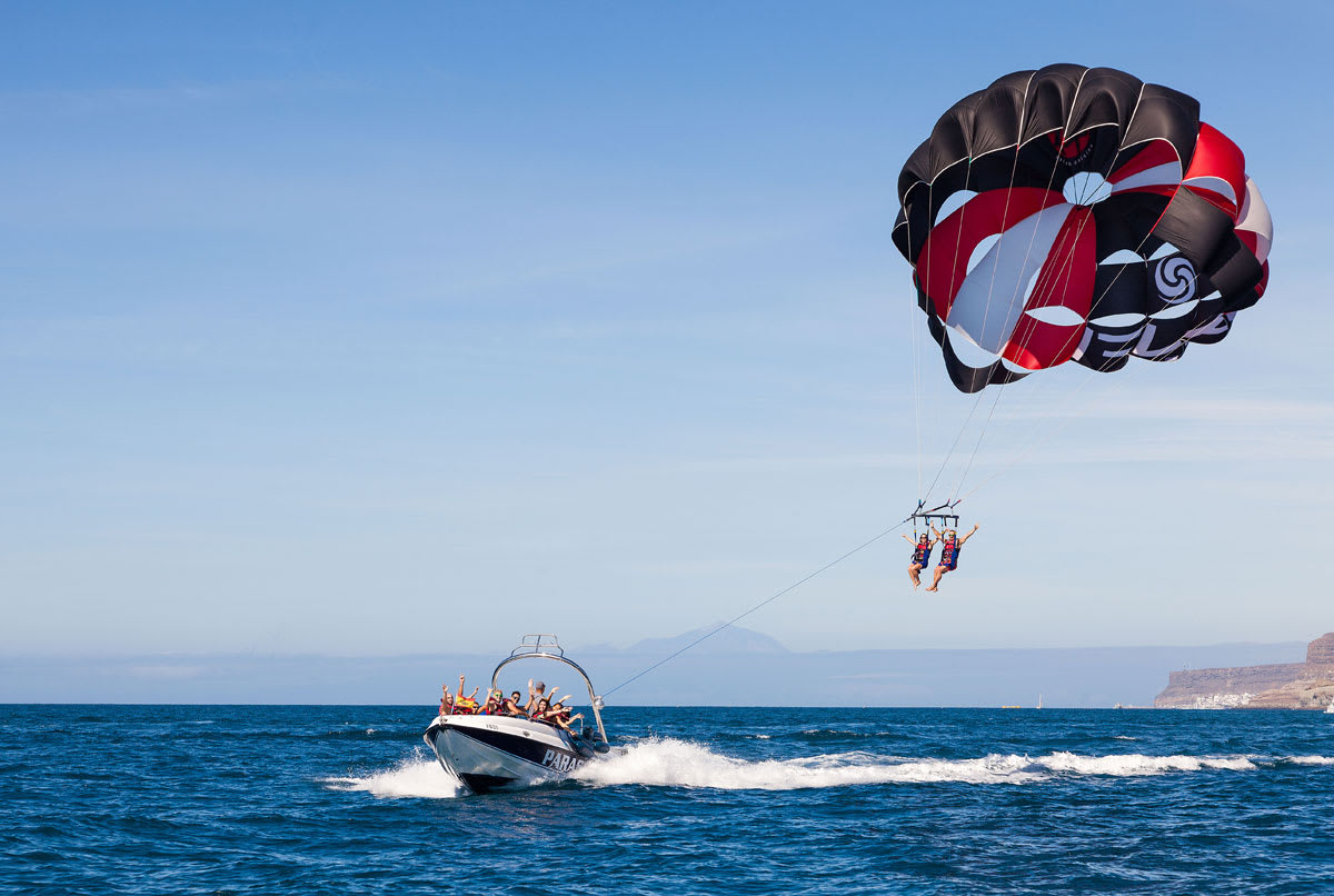 Tandem parasailing in Anfi del Mar