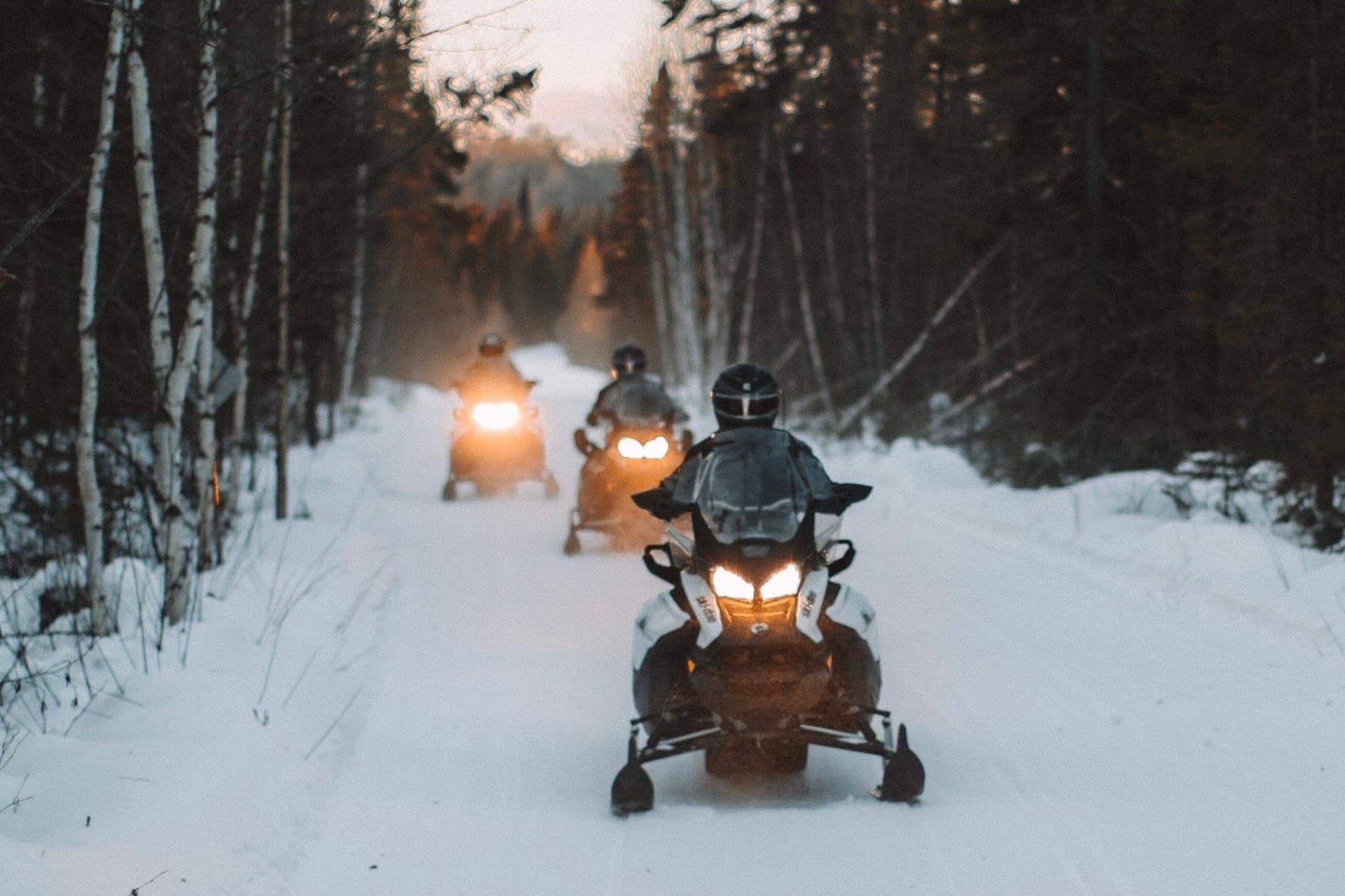 Motos de nieve en los Laurentides