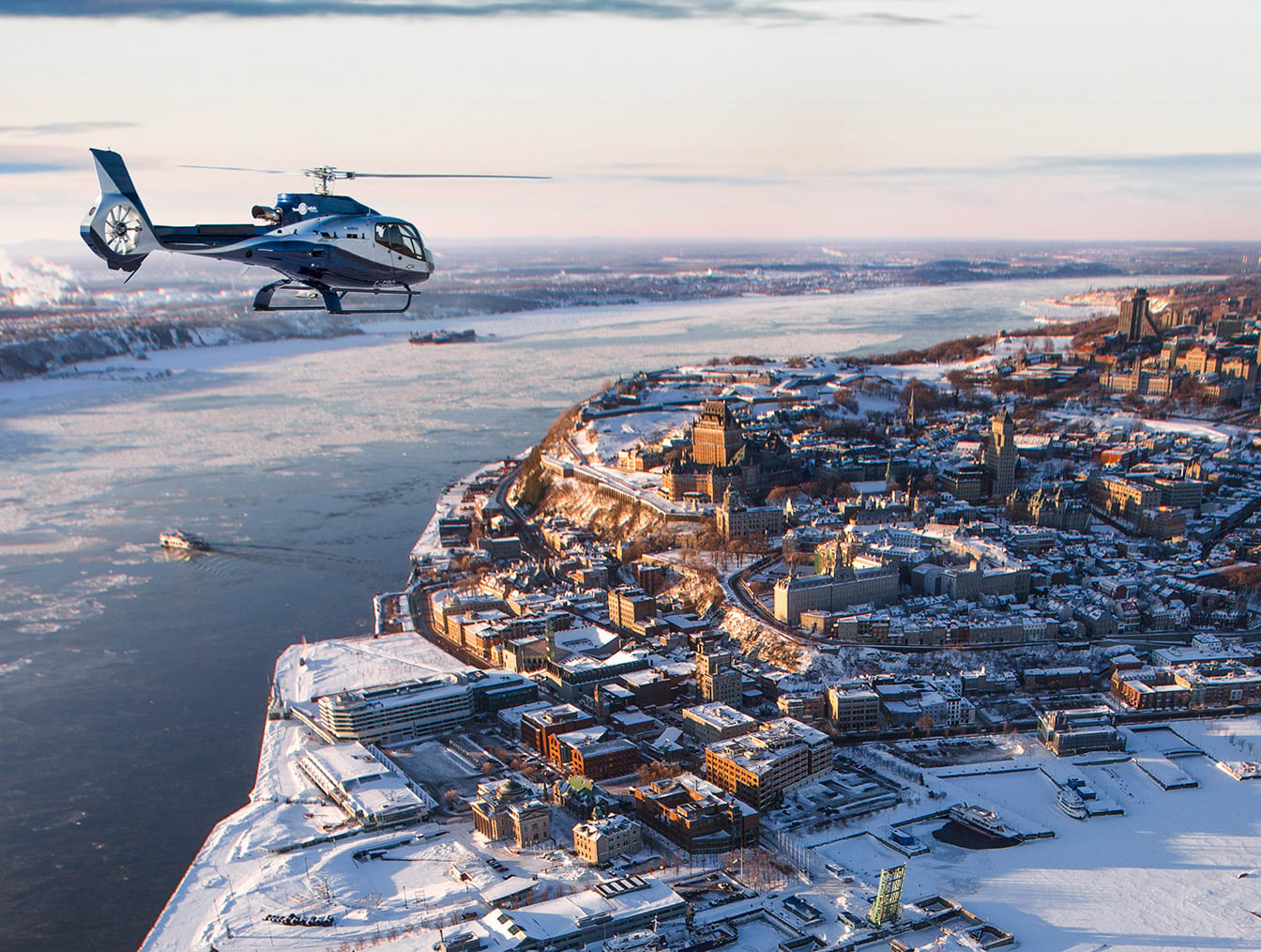 Hubschrauberflug über Québec City