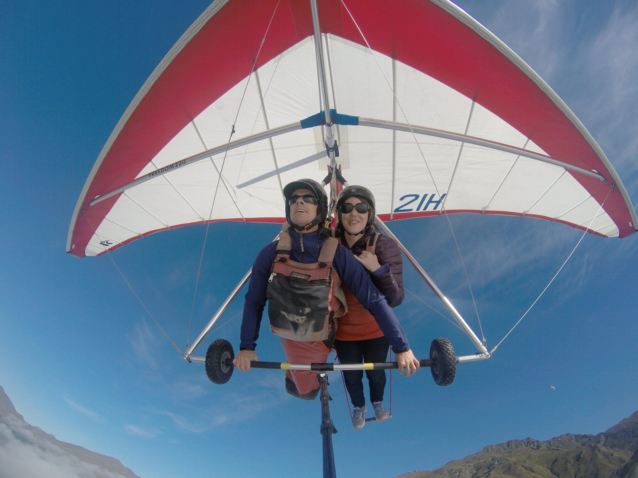 What's the Difference Between Paragliding and Hang Gliding? Discover now! |  Manawa