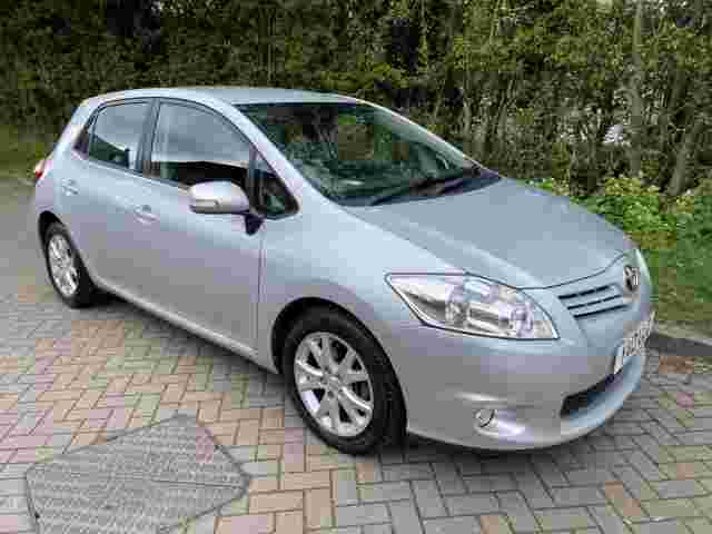 Toyota Auris 1.6 Valvematic Colour Collection image 1