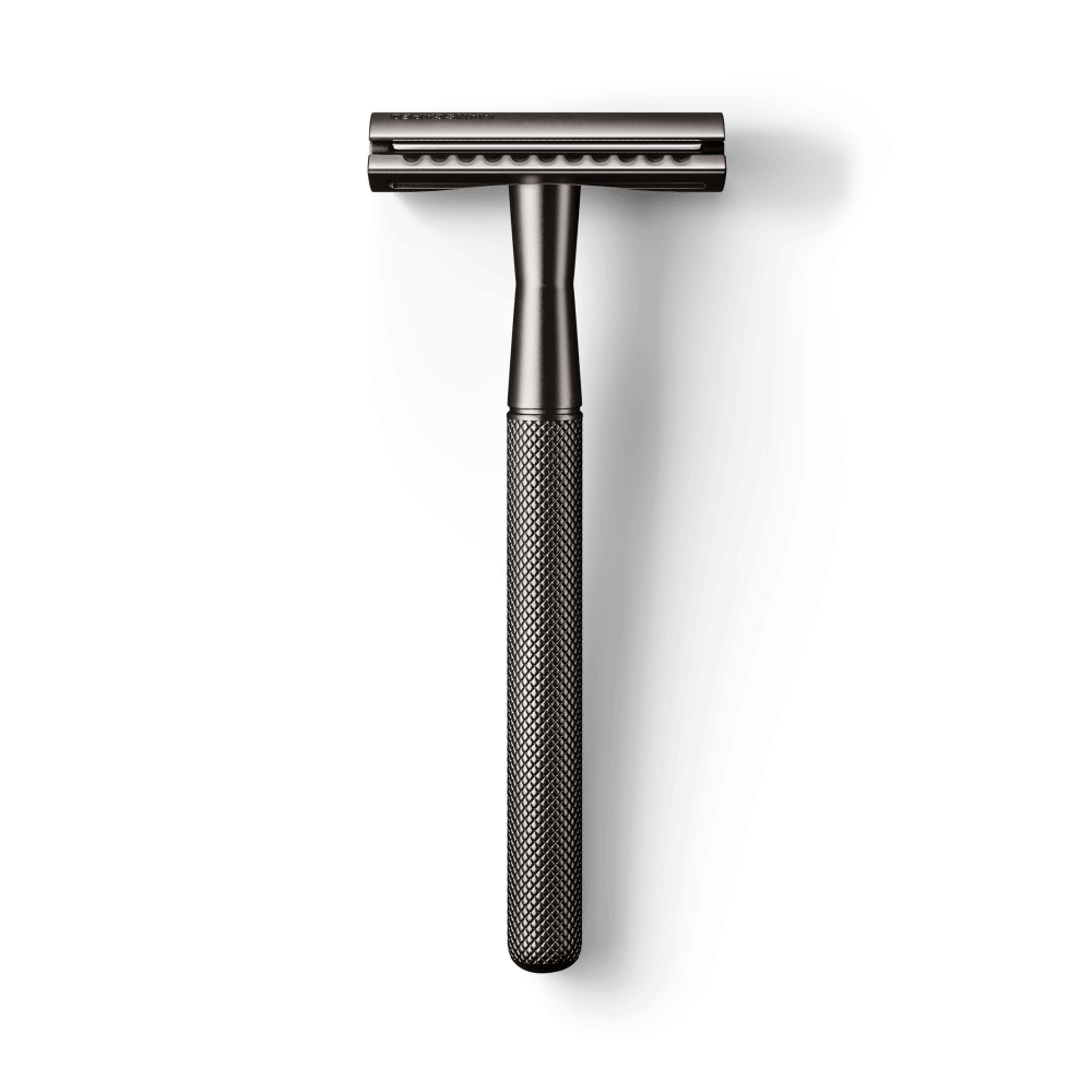 Safety Razor v.s. Straight Razor: Which Shaves Better? by Nathan