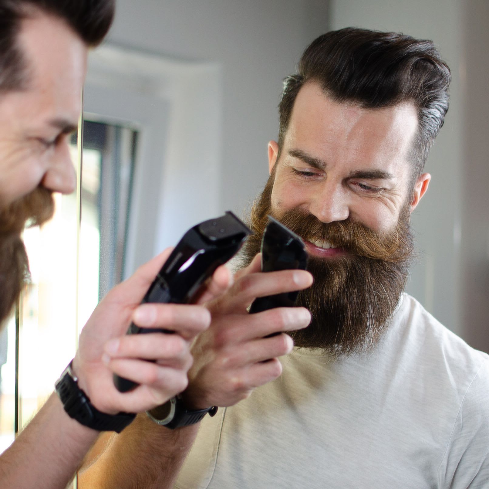 MANSCAPED® The Beard Hedger™ Premium - Recortadora de barba para hombre y  afeitadora facial compacta The Handyman™ con nivelador de pelo largo y