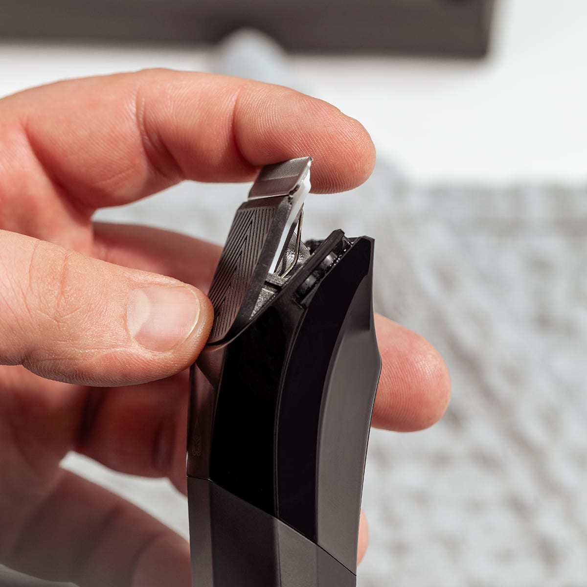 Male model hand demonstrating how to replace The Lawn Mower® SkinSafe™ Trimmer Blade