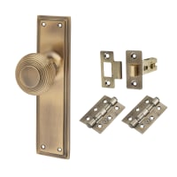 Hampstead Antique Brass Reeded Mortice Door Knobs on Backplate Pack - Miller Range - 205 x 52mm