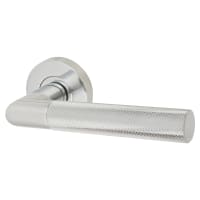 Jigtech Polished Chrome Knurled Door Handles on Round Rose - Tactil Range