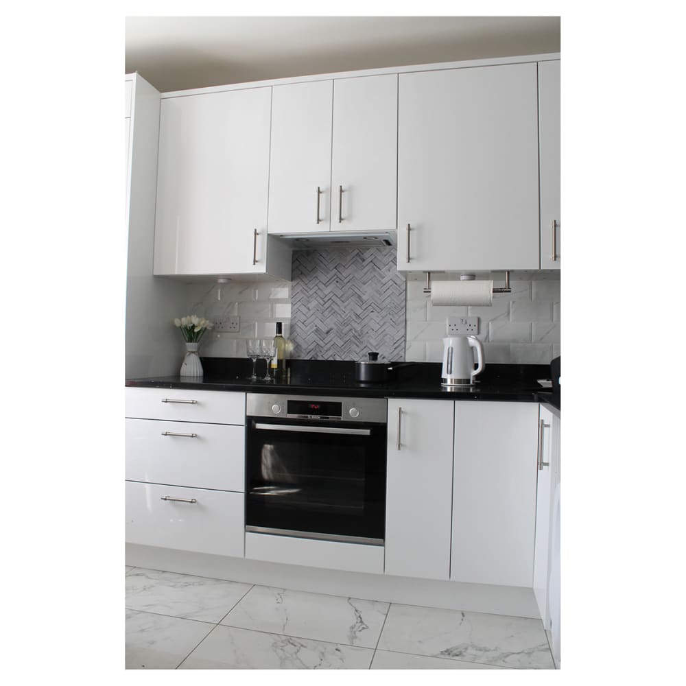 Altro Aluminium Kitchen Splashback - 600 x 750mm - Matt White Herringbone
