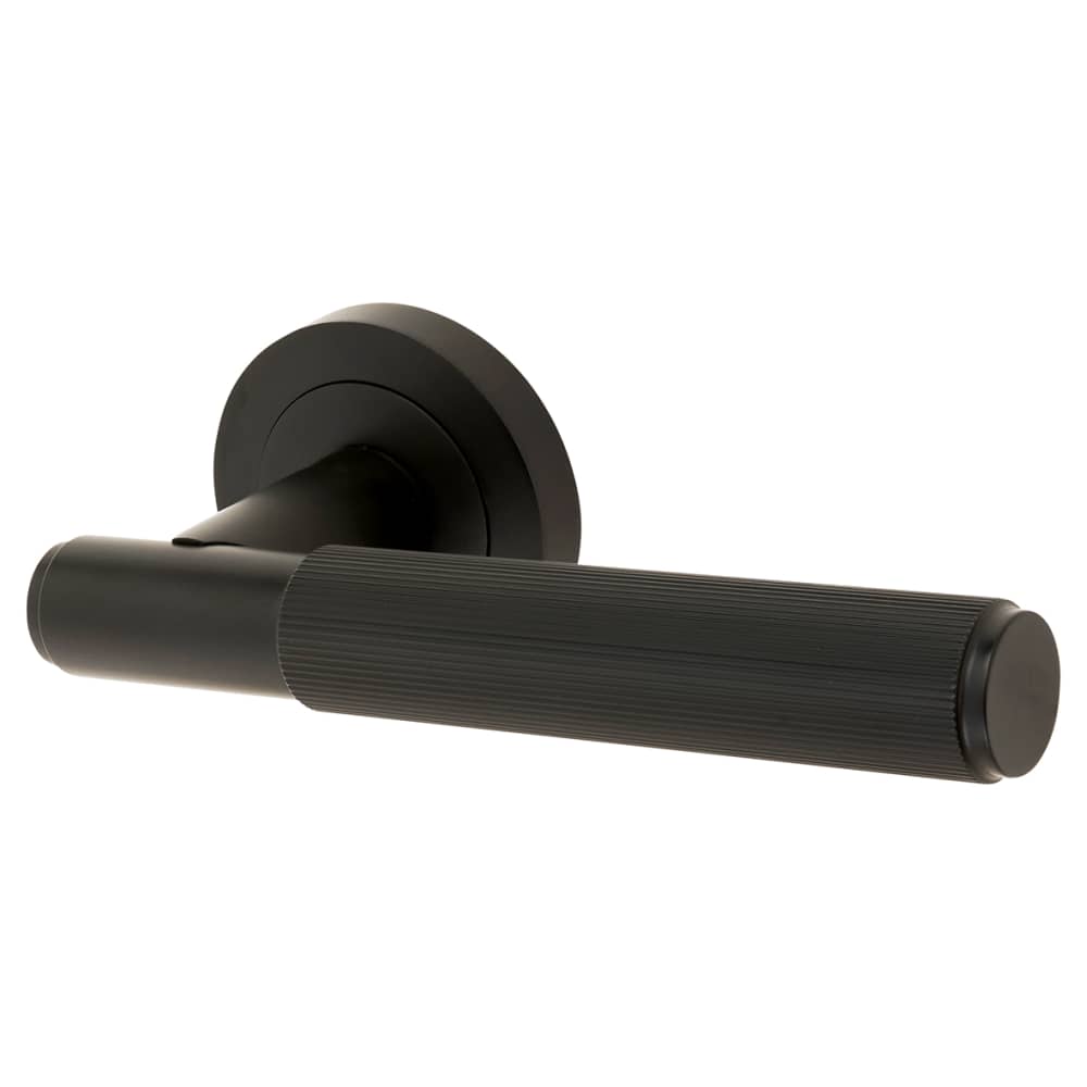 Altro Nova Lines Door Handle on Rose - Matt Black